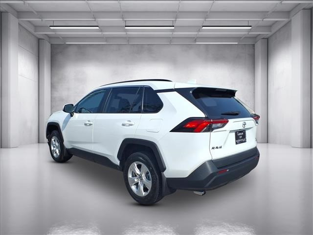 2021 Toyota RAV4 XLE photo 4