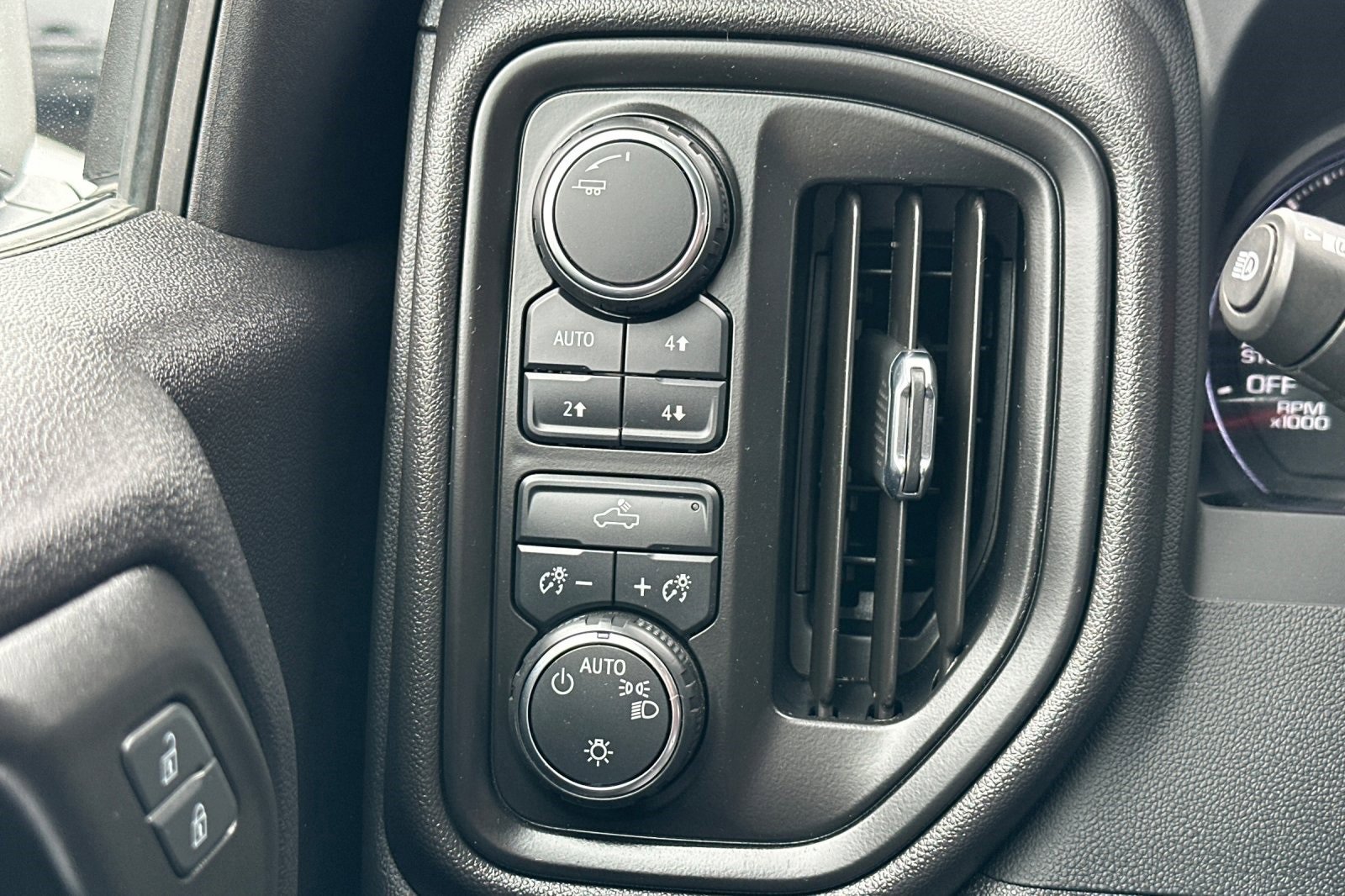 2024 Chevrolet Silverado 1500 Custom Trail Boss photo 29
