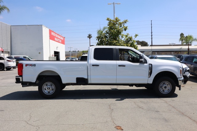 2024 Ford F-350 photo 2