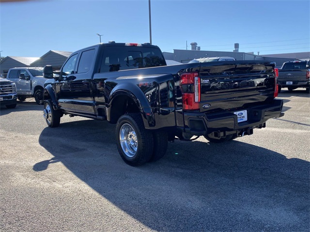 2026 Ford F-450 photo 4