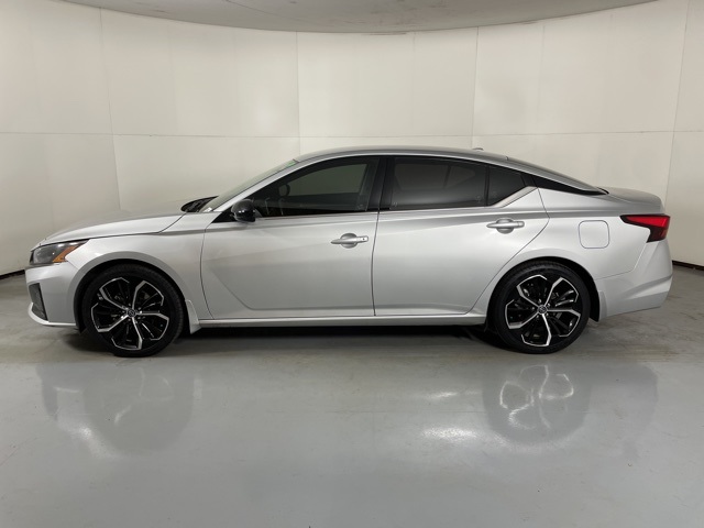 2023 Nissan Altima 2.5 SR photo 5