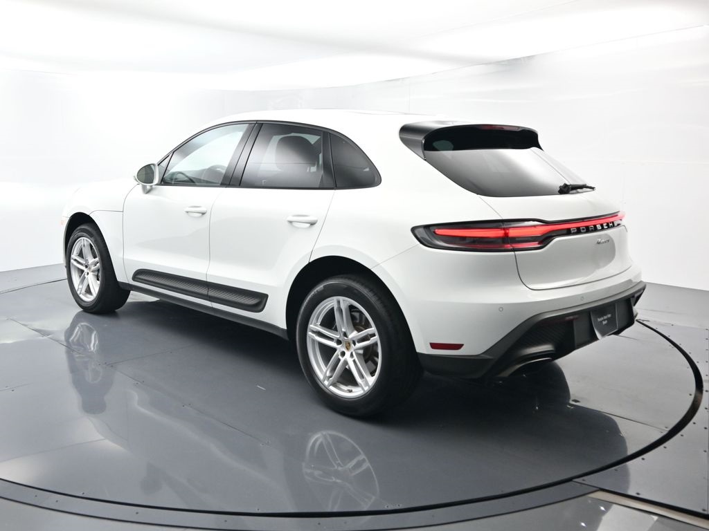 2025 Porsche Macan Base photo 2