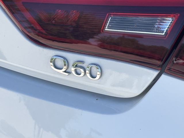 2022 Infiniti Q60 Luxe photo 4