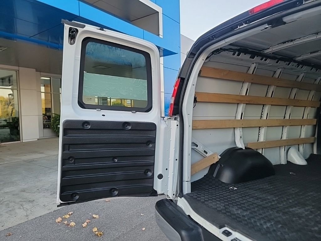 2023 Gmc Savana Cargo 2500 photo 30