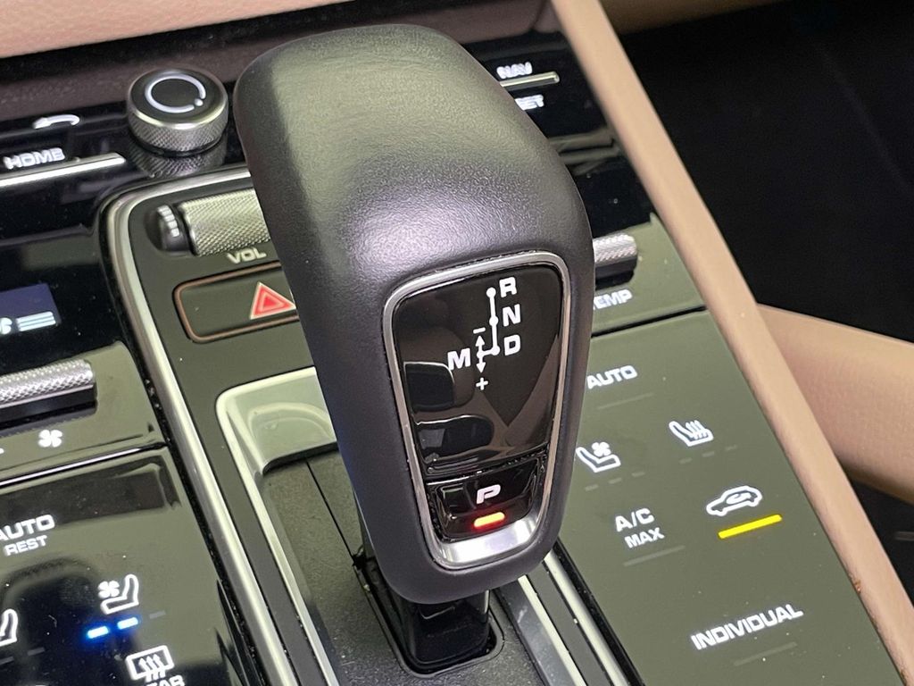 2022 Porsche Cayenne E-Hybrid Base photo 31