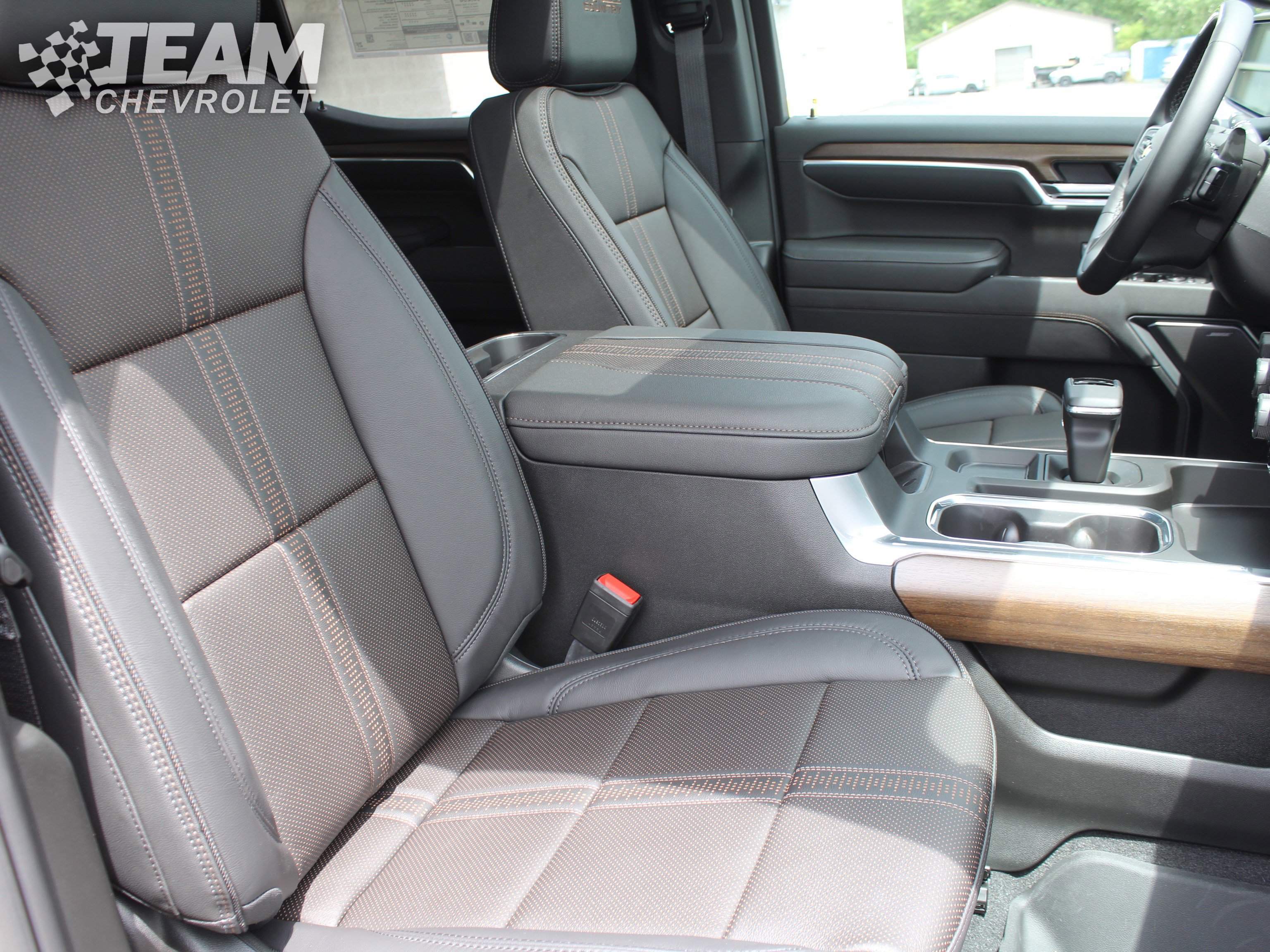 2025 Chevrolet Silverado 1500 High Country photo 17