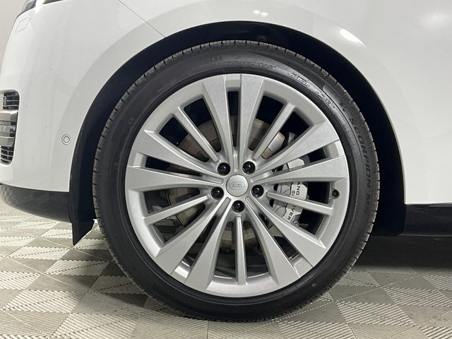 2025 Land Rover Range Rover SE photo 6