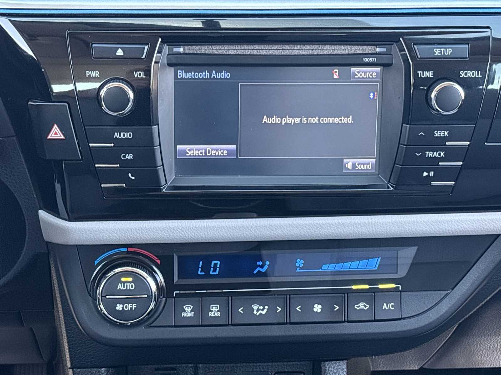 2016 Toyota Corolla LE photo 18
