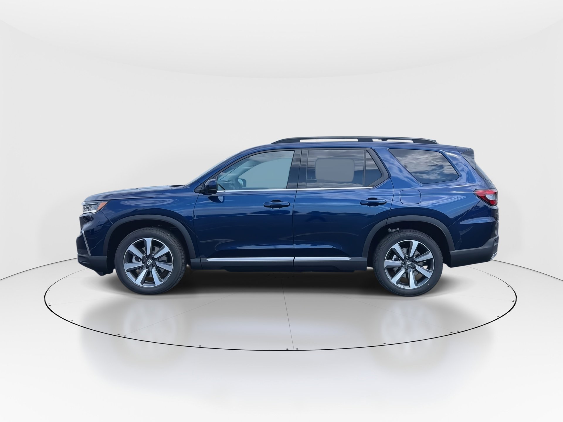 2025 Honda Pilot Touring photo 2
