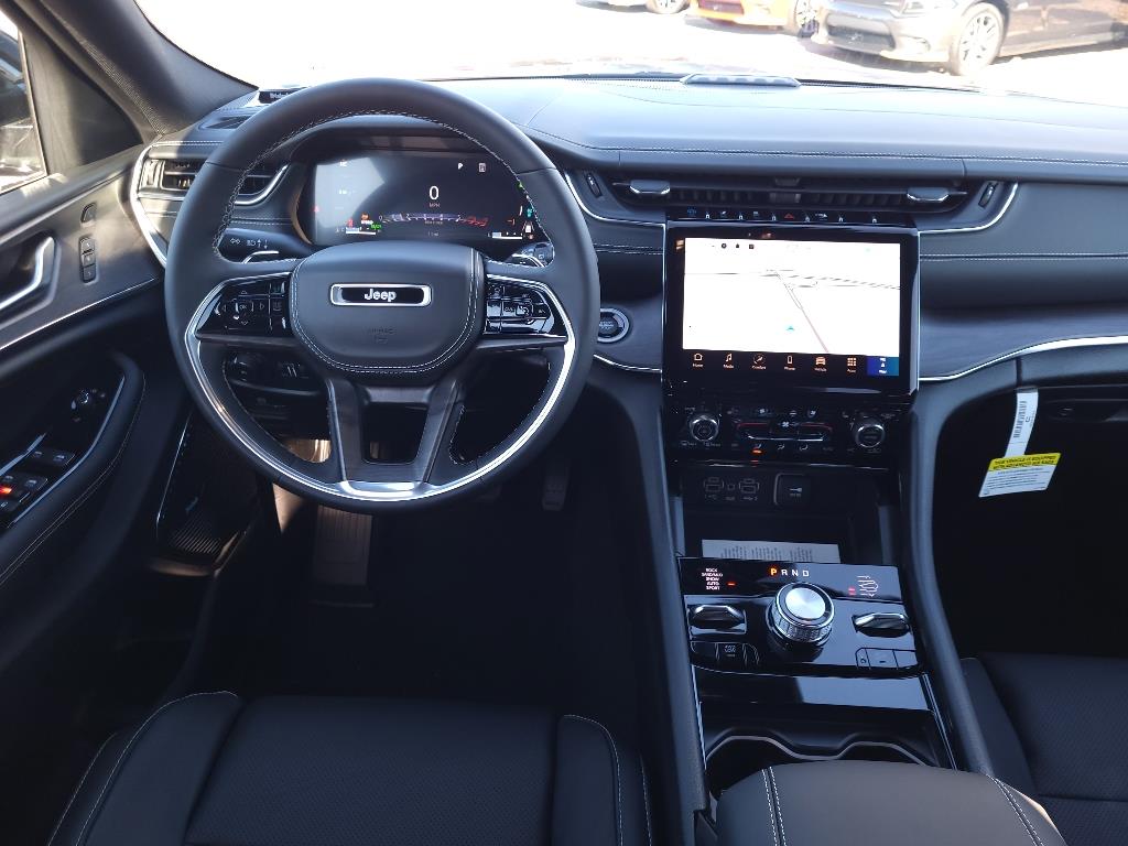 2024 Jeep Cherokee Overland photo 25