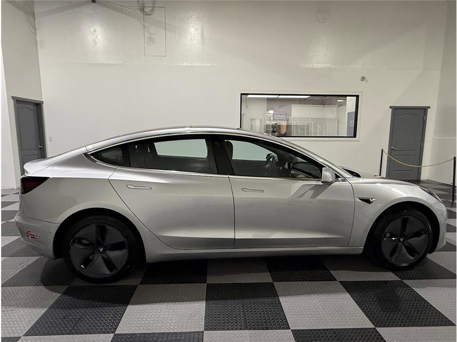 2018 Tesla Model 3 Long Range photo 4