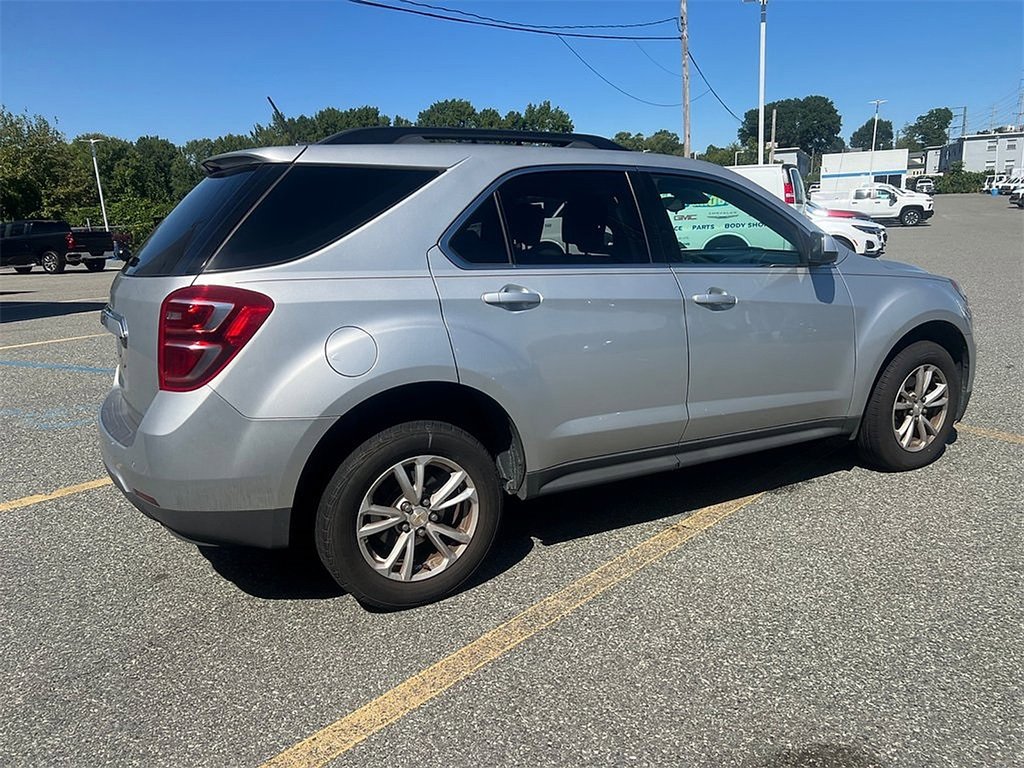 2017 Chevrolet Equinox LT photo 3