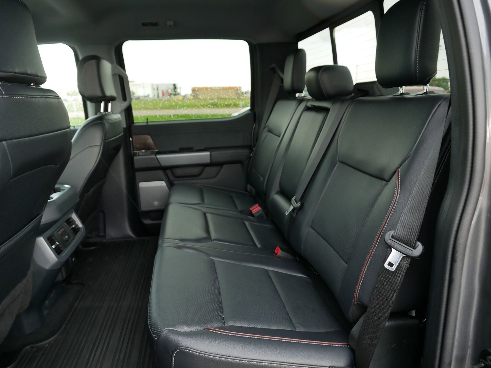 2024 Ford F-350 Lariat photo 13