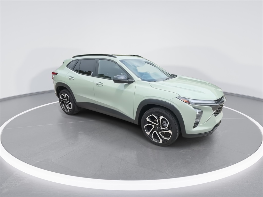 2024 Chevrolet Trax photo 2