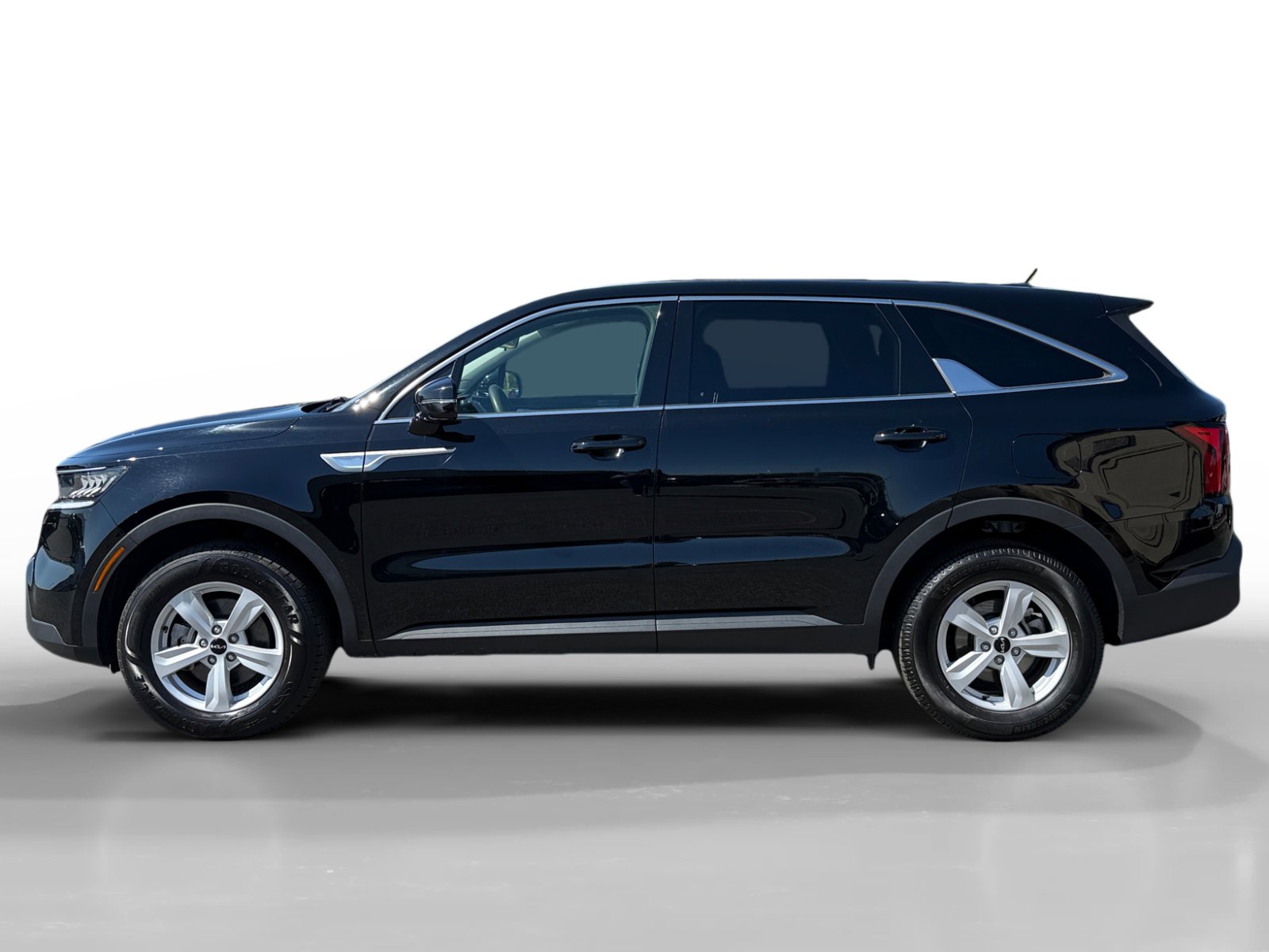 2023 Kia Sorento LX photo 2