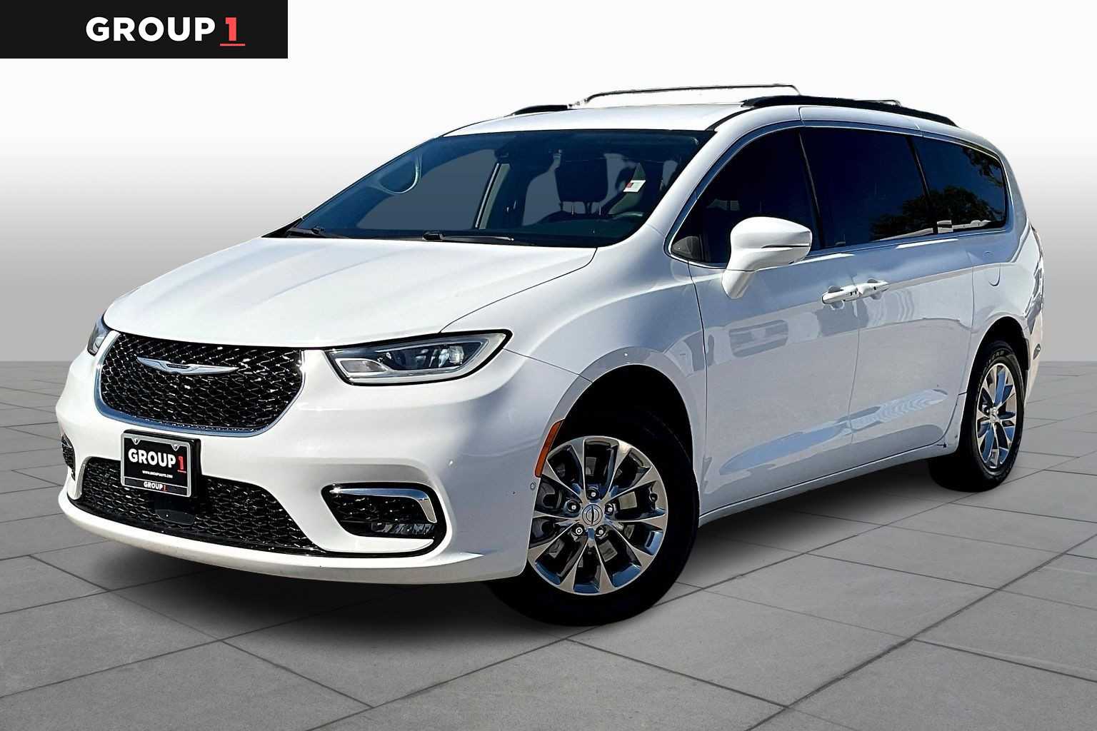 2022 Chrysler Pacifica Touring L's photo