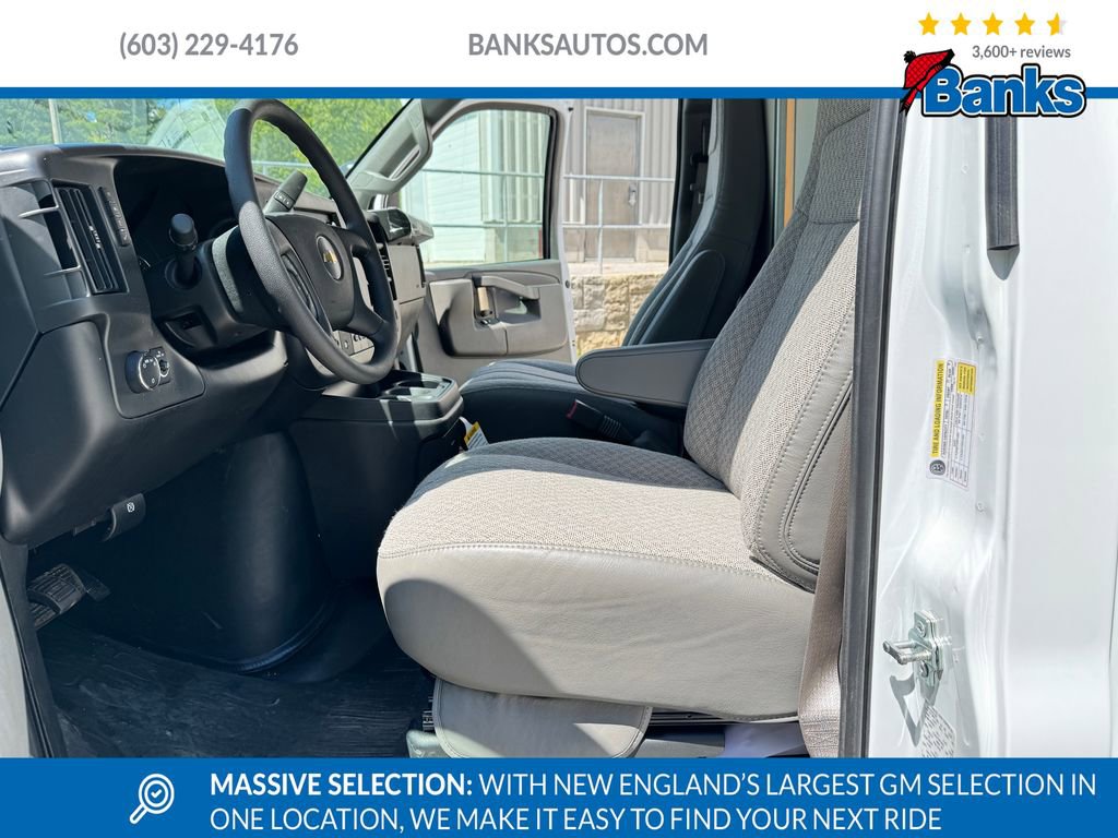 2025 Chevrolet Express Cutaway Base photo 7