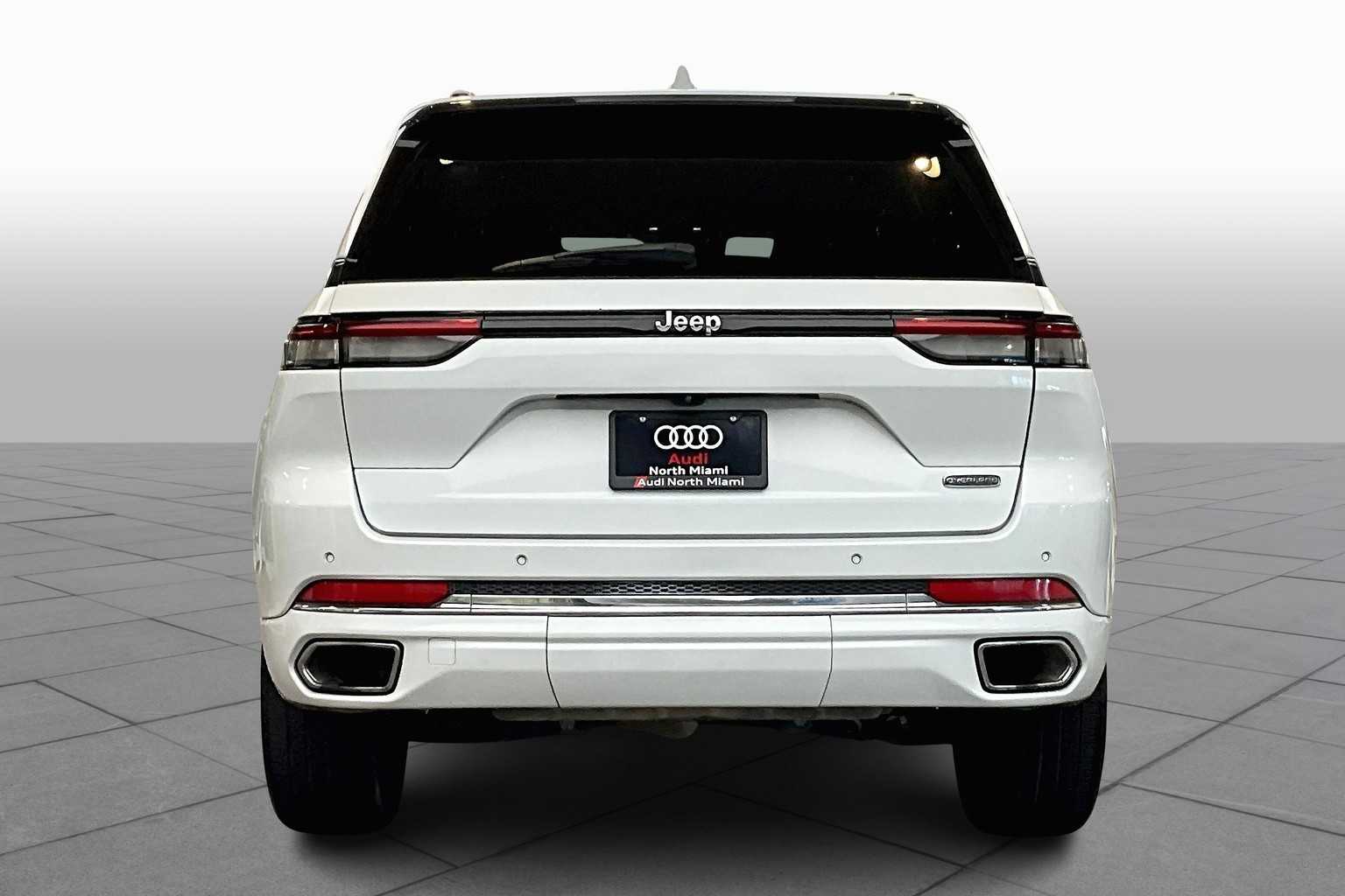 2022 Jeep Grand Cherokee Overland photo 4
