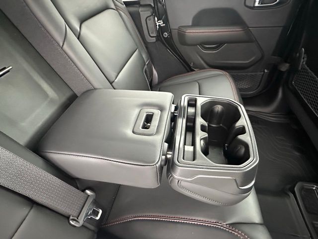 2025 Jeep Wrangler Rubicon photo 30