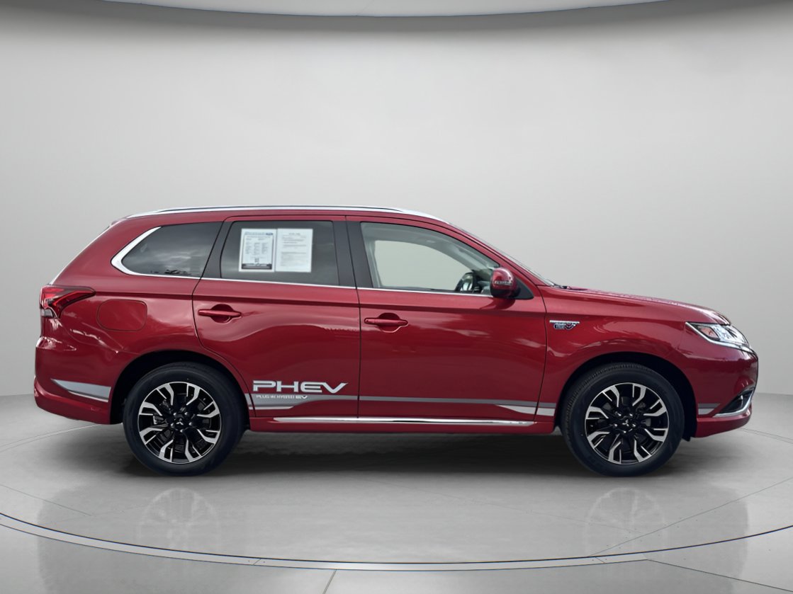 2018 Mitsubishi Outlander PHEV SEL photo 2