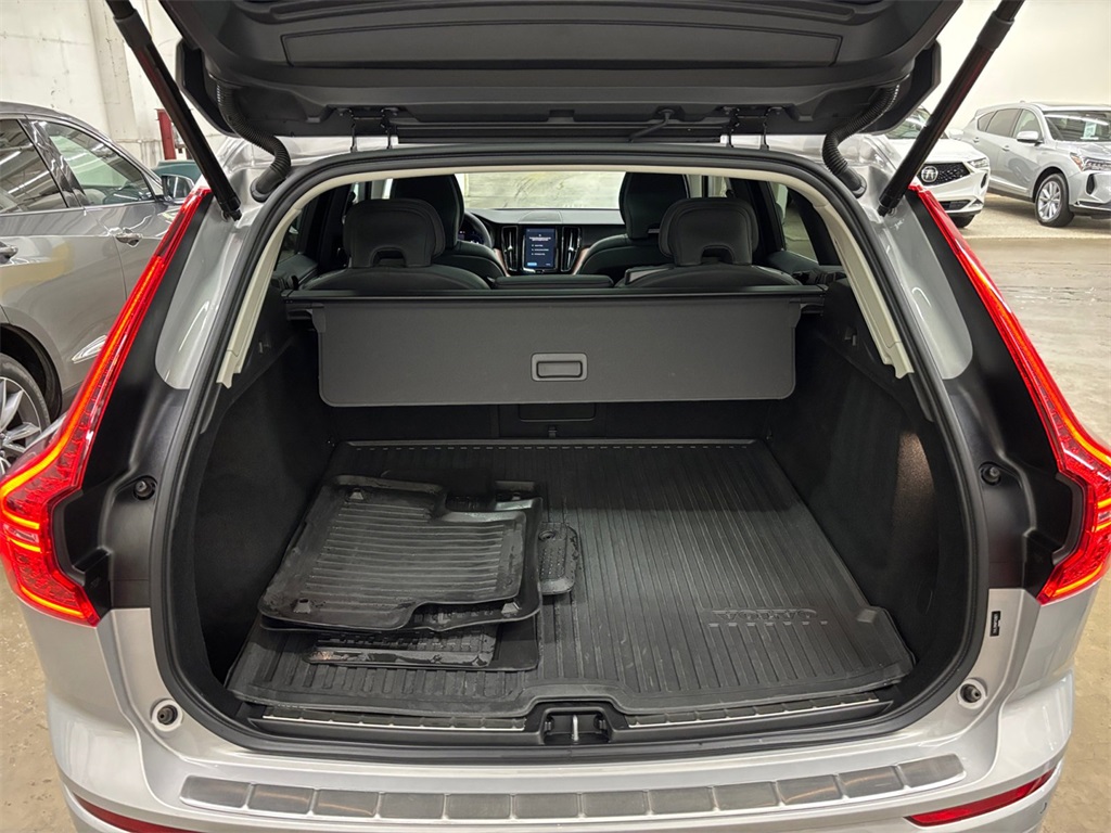 2023 Volvo XC60 B5 Plus photo 15