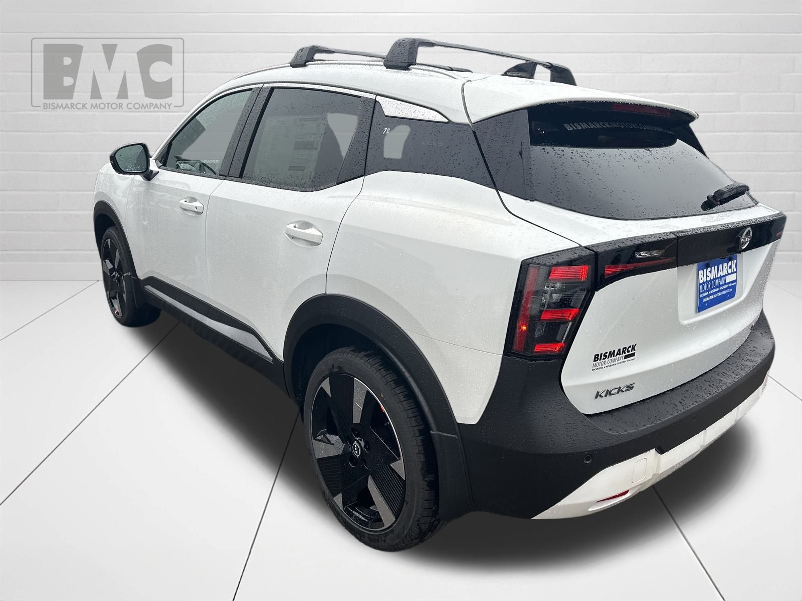 2026 Nissan Kicks SR photo 3