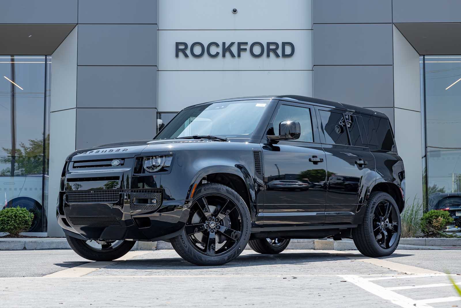 2025 Land Rover Defender X-Dynamic SE's photo