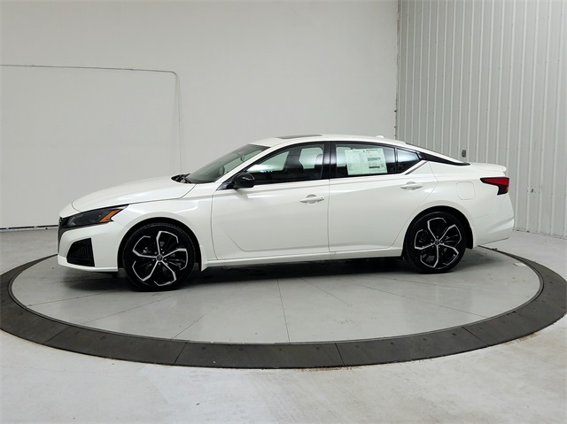 2025 Nissan Altima 2.5 SR photo 4