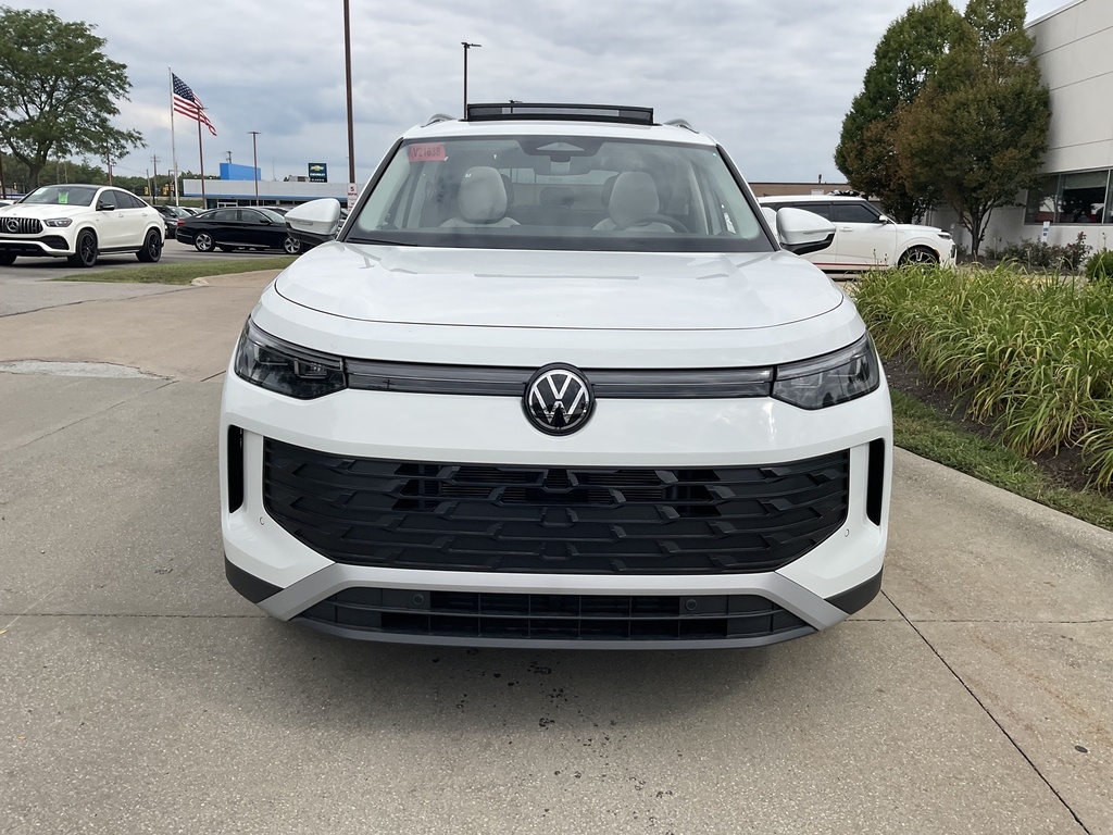 2025 Volkswagen Tiguan SE photo 2