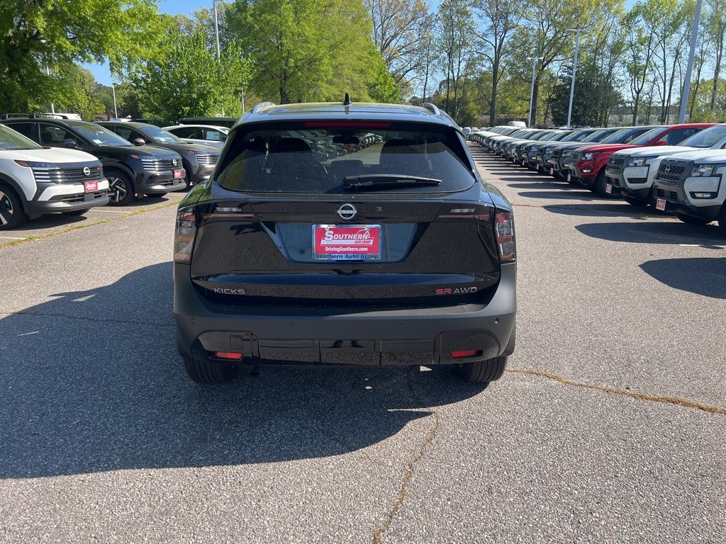 2025 Nissan Kicks SR photo 3