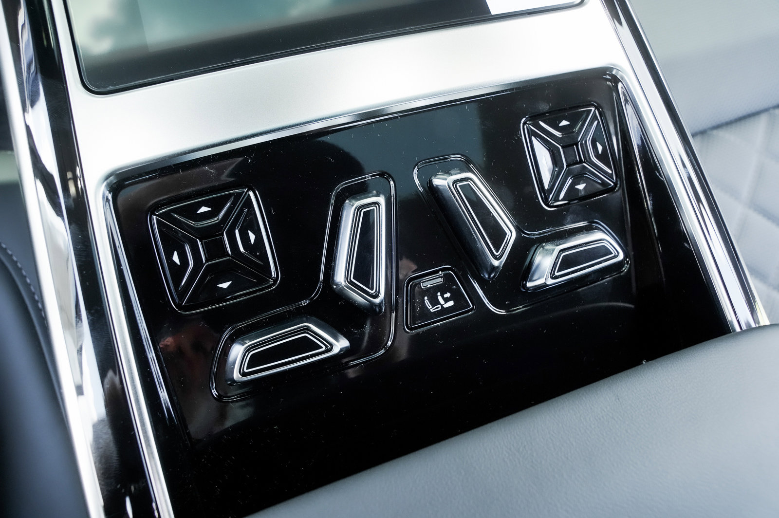 2025 Audi S8 4.0T photo 20