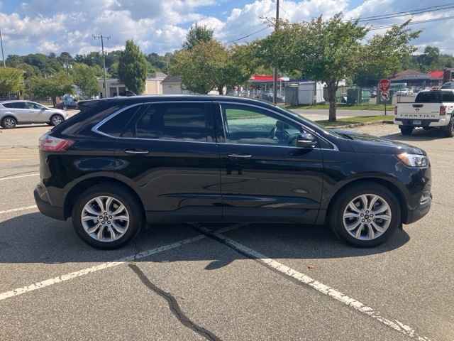 2024 Ford Edge Titanium photo 4