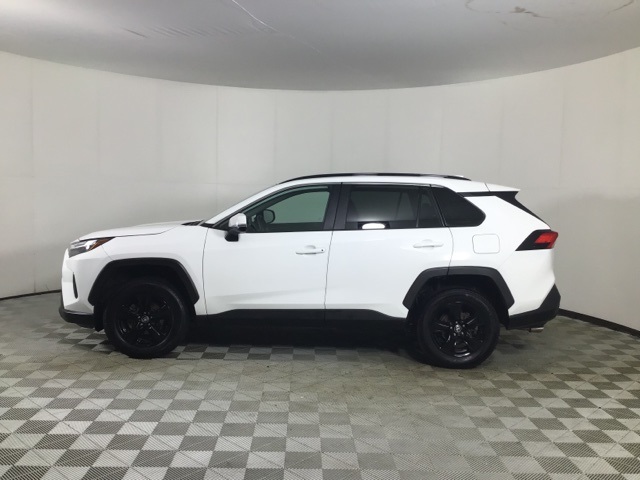 2022 Toyota RAV4 XLE photo 4