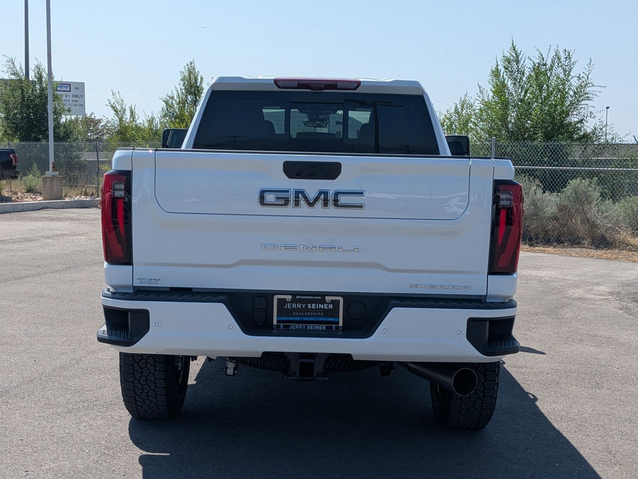2025 Gmc Sierra 3500 HD Denali Ultimate photo 4
