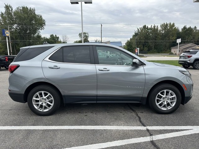 2023 Chevrolet Equinox LT photo 2