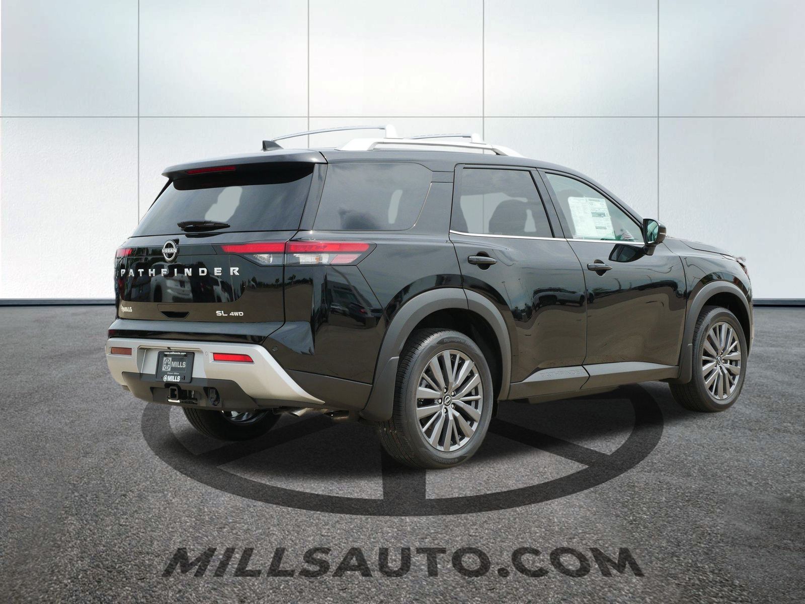 2025 Nissan Pathfinder SL photo 5