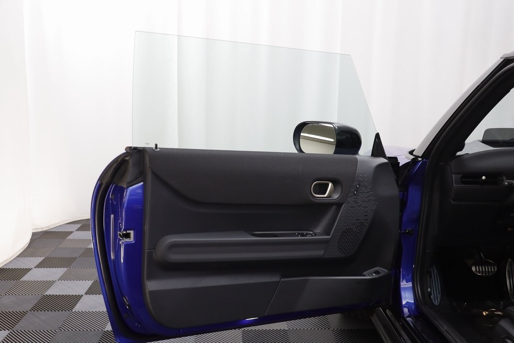 2025 Mini Cooper 2 Door Hardtop Iconic photo 6