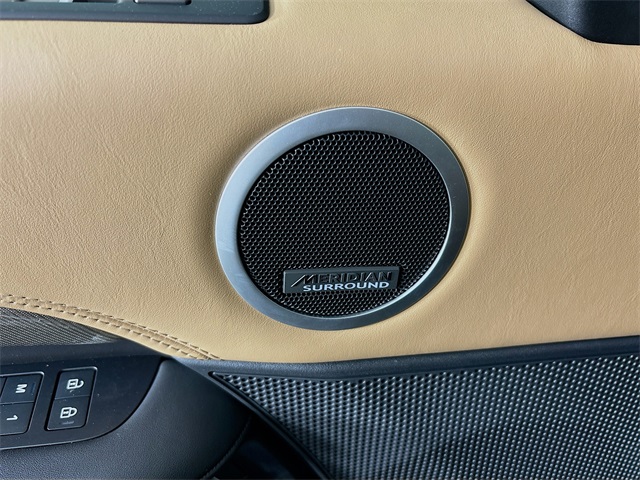 2025 Land Rover Discovery Metropolitan Edition photo 18