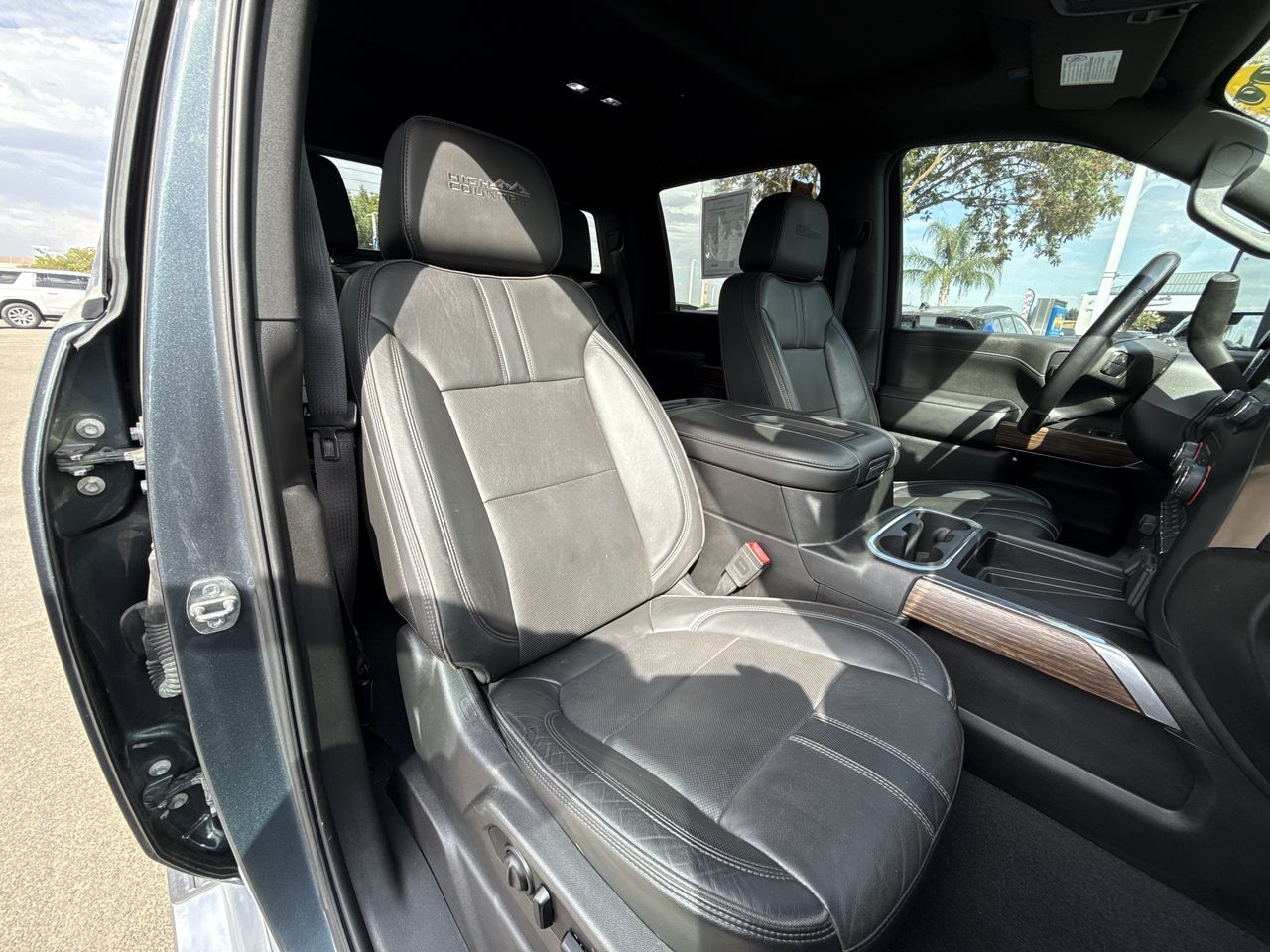 2020 Chevrolet Silverado 2500HD High Country photo 18