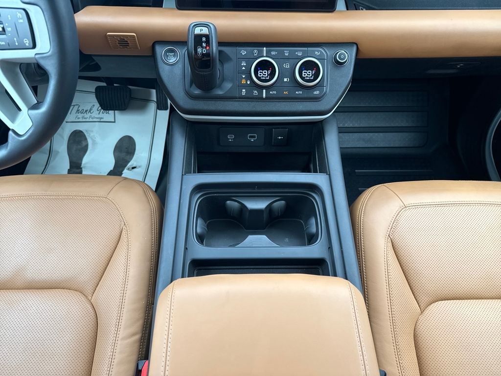 2024 Land Rover Defender 110 S photo 22