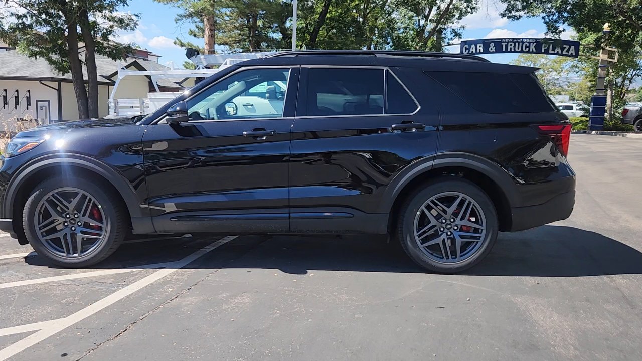 2025 Ford Explorer ST photo 4