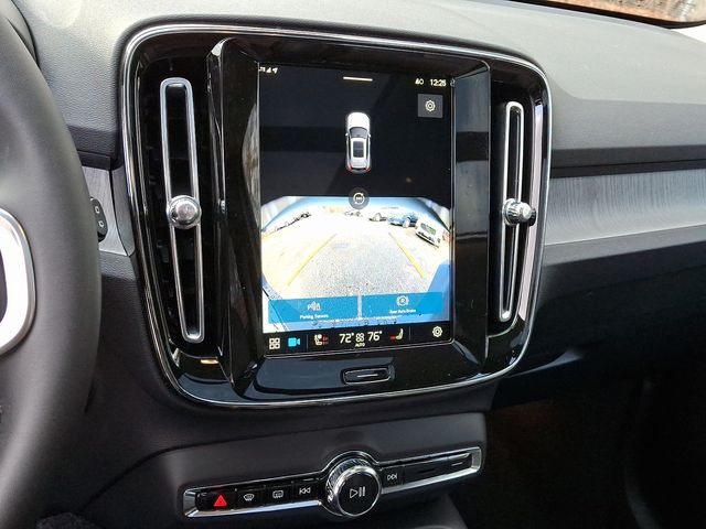 2025 Volvo XC40 AWD Plus photo 14