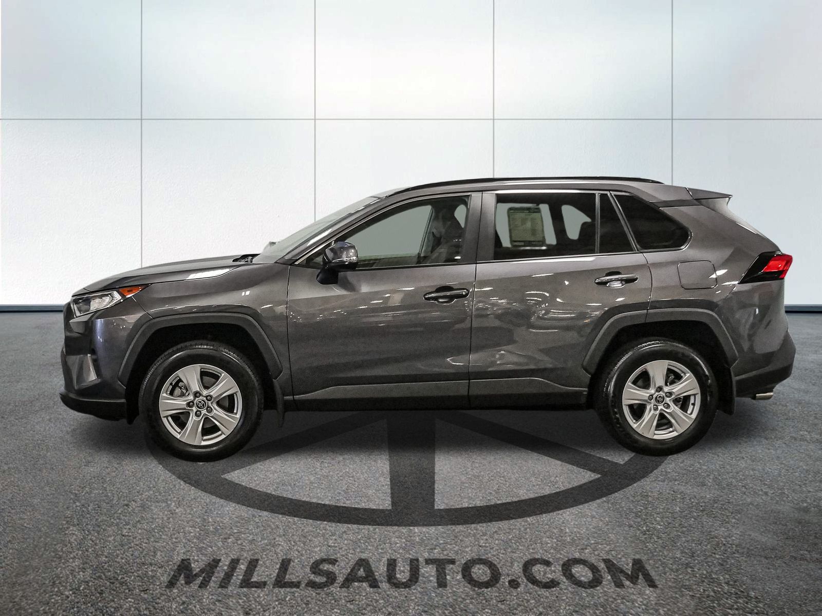 2021 Toyota RAV4 XLE photo 3