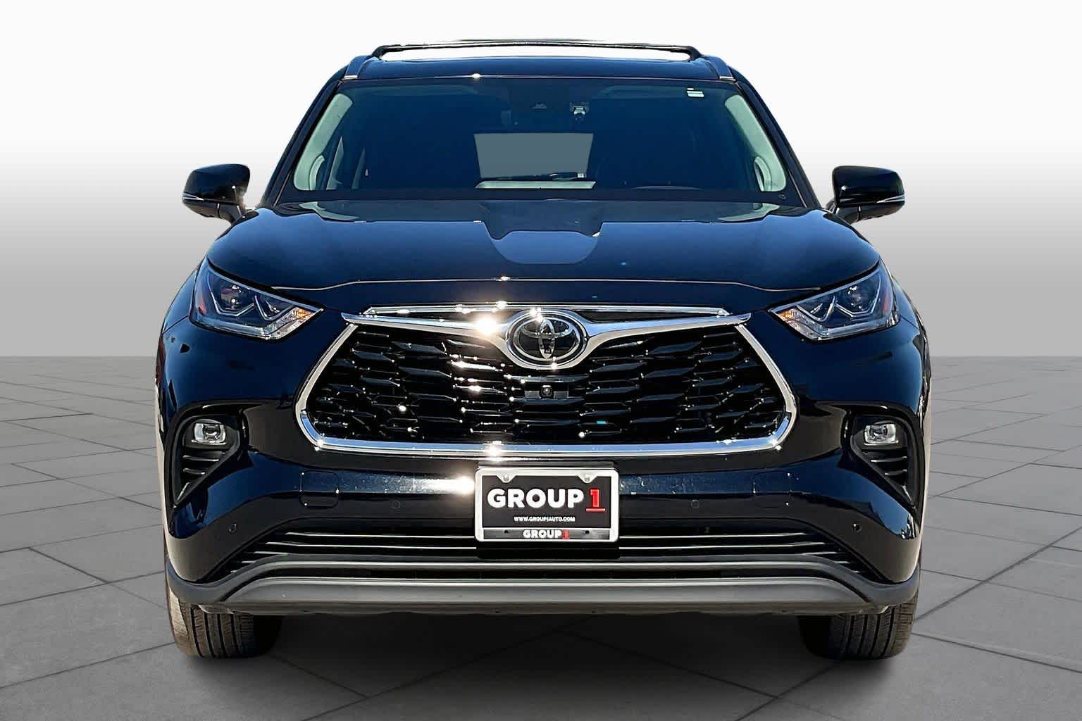 2025 Toyota Highlander XLE Limited photo 3