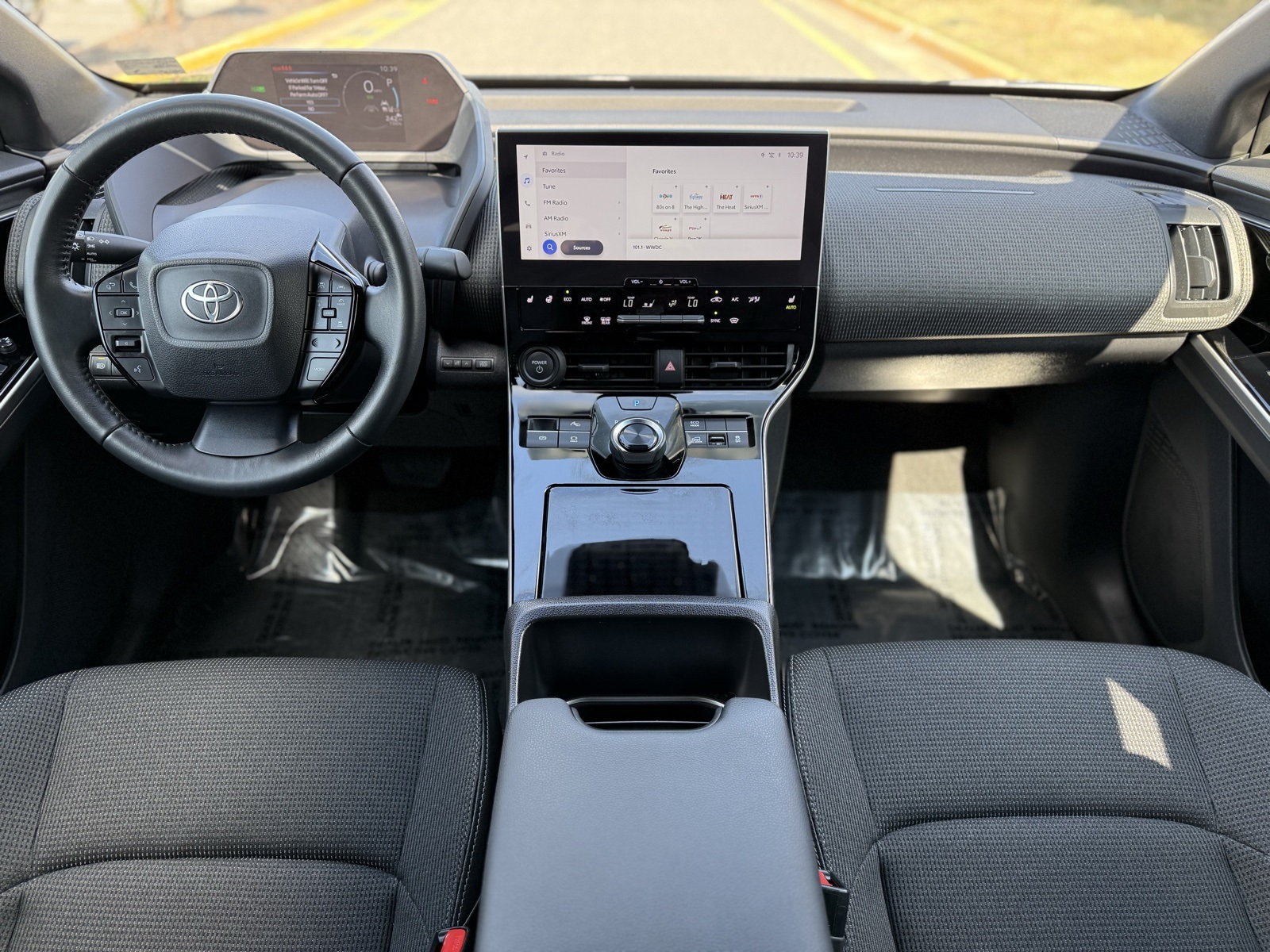 2024 Toyota bZ4X XLE photo 2