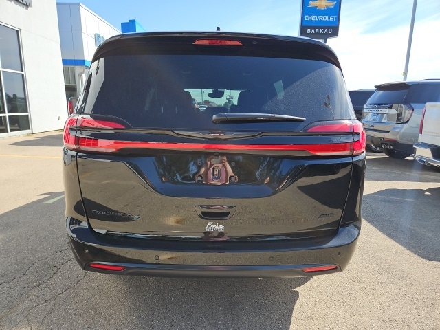2026 Chrysler Pacifica photo 3