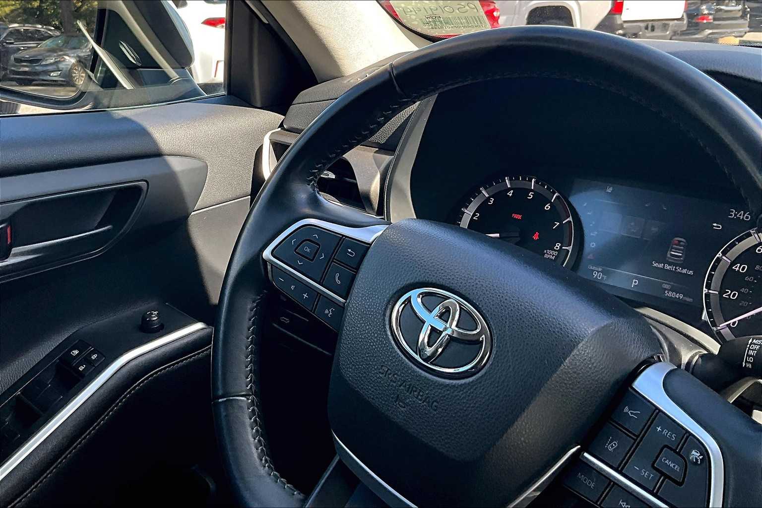 2023 Toyota Highlander LE photo 16