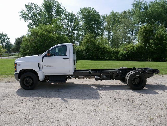 2024 Chevrolet Silverado 5500HD Work Truck photo 2