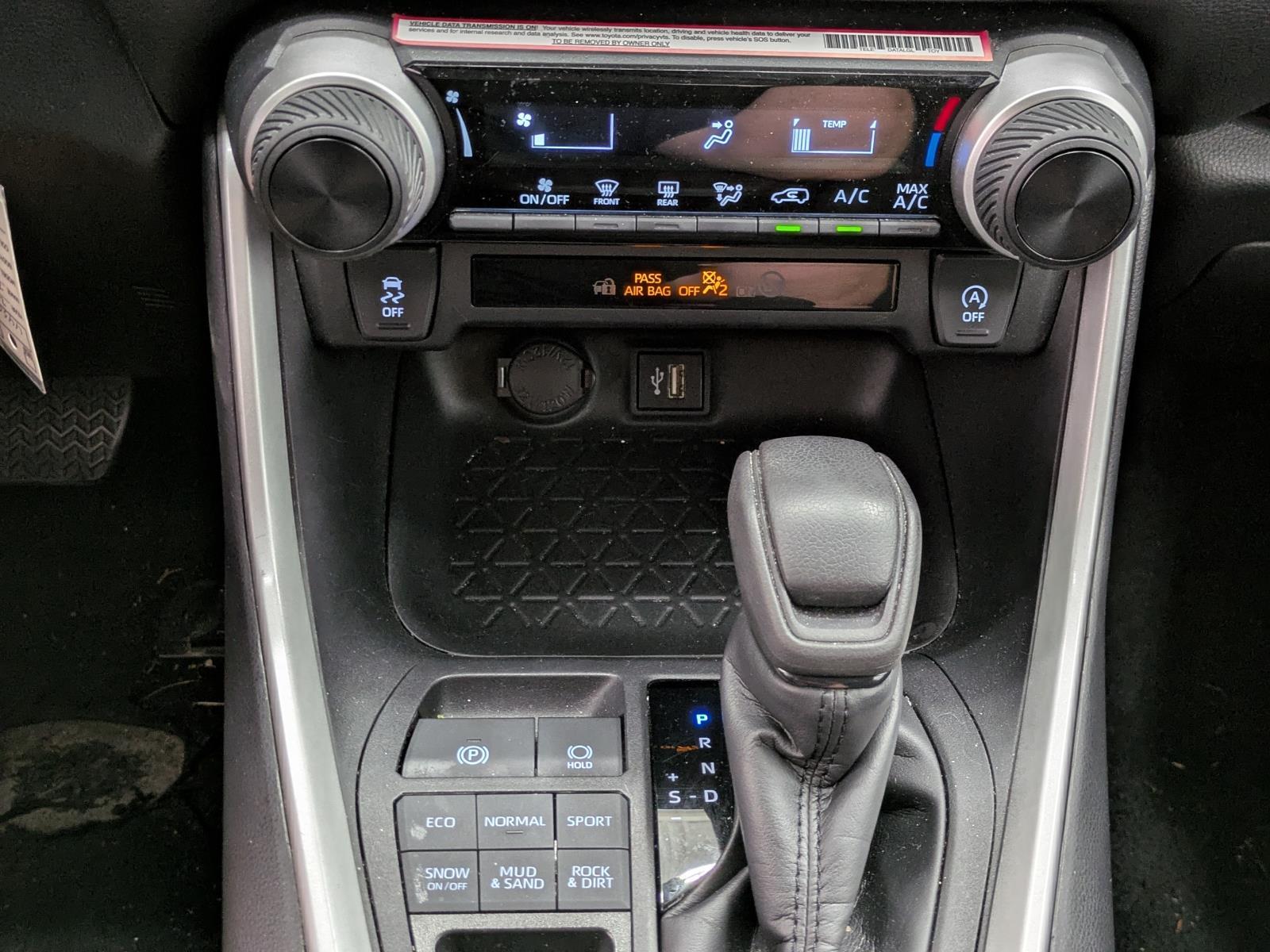 2024 Toyota RAV4 LE photo 6
