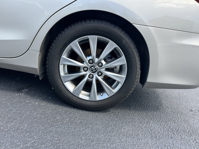 2015 Toyota Camry Hybrid XLE photo 10
